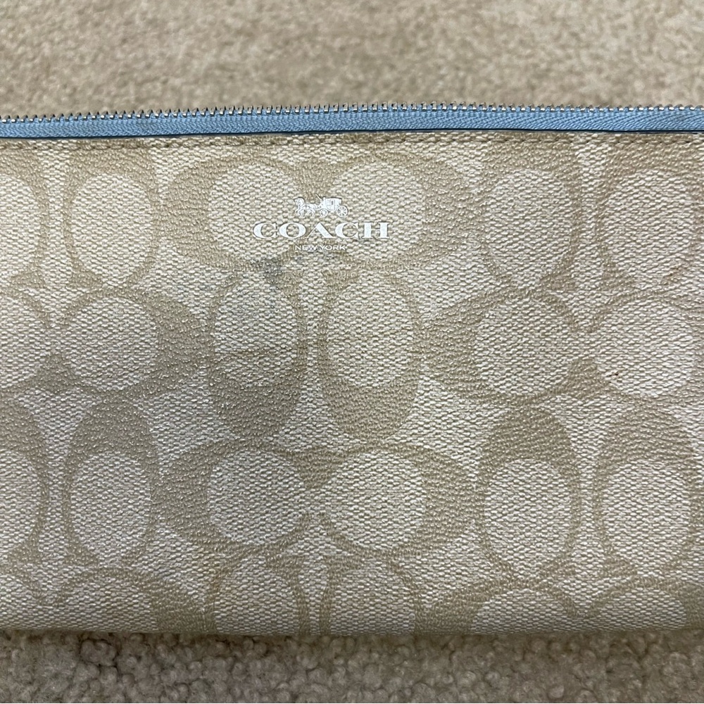 Coach Cream and Blue Wristlet Clutch - Picture 2 of 9